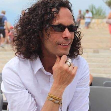 الناطق الحثيث.. شعر فيليب بيك وترجمة إحسان بنزبير